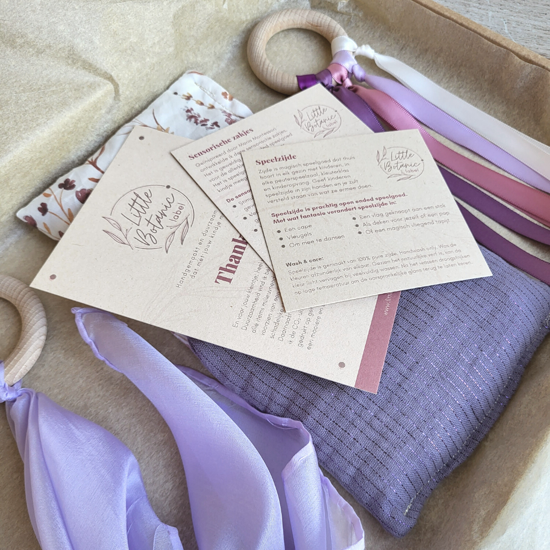Baby cadeauset lila met duurzaam speelspeelgoed