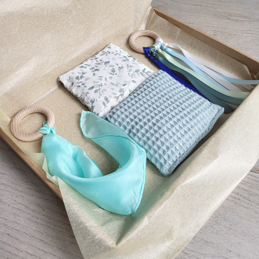 Baby cadeauset mintgroen met duurzaam speelspeelgoed