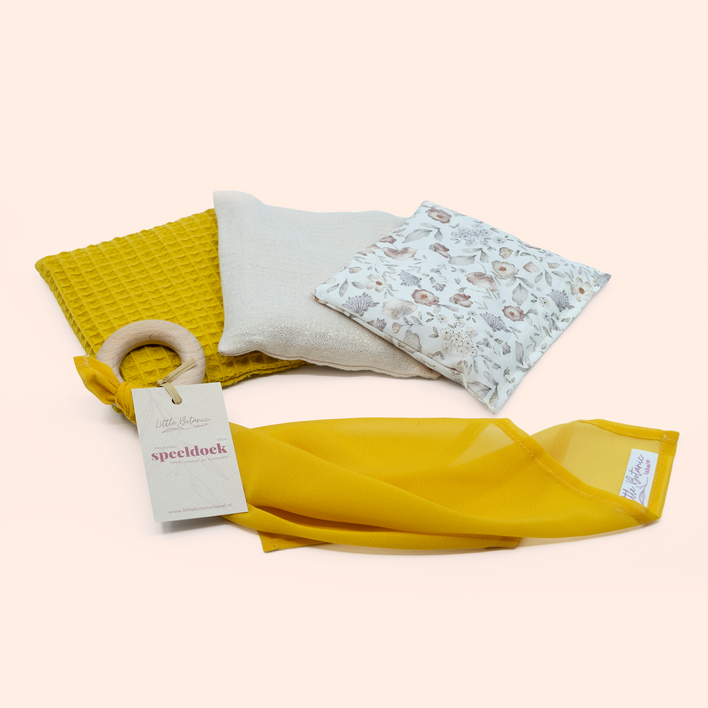 Duurzaam kraamcadeau geel – met pittenzakjes & speeldoek