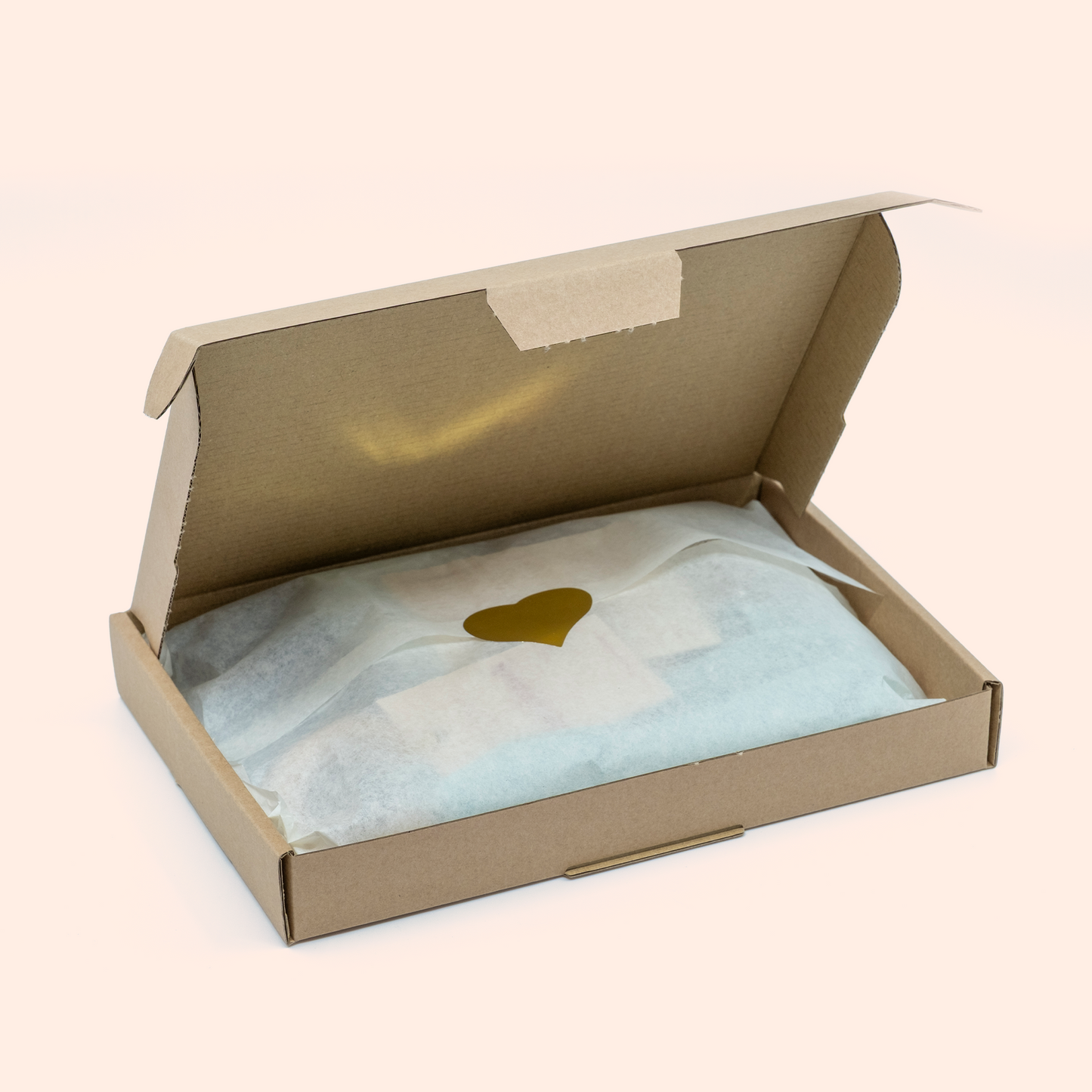 Duurzaam kraamcadeau lichtrood – met pittenzakjes & speeldoek