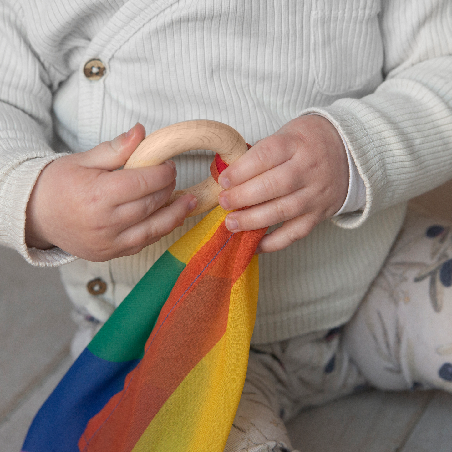 Regenboog speeldoekje voor baby's om te spelen