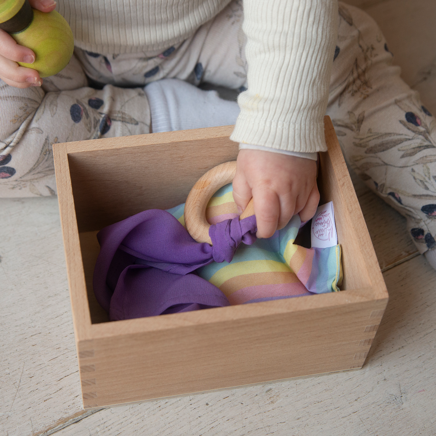 Playcycle speeldoek klein - 30cm - met houten ring - paars
