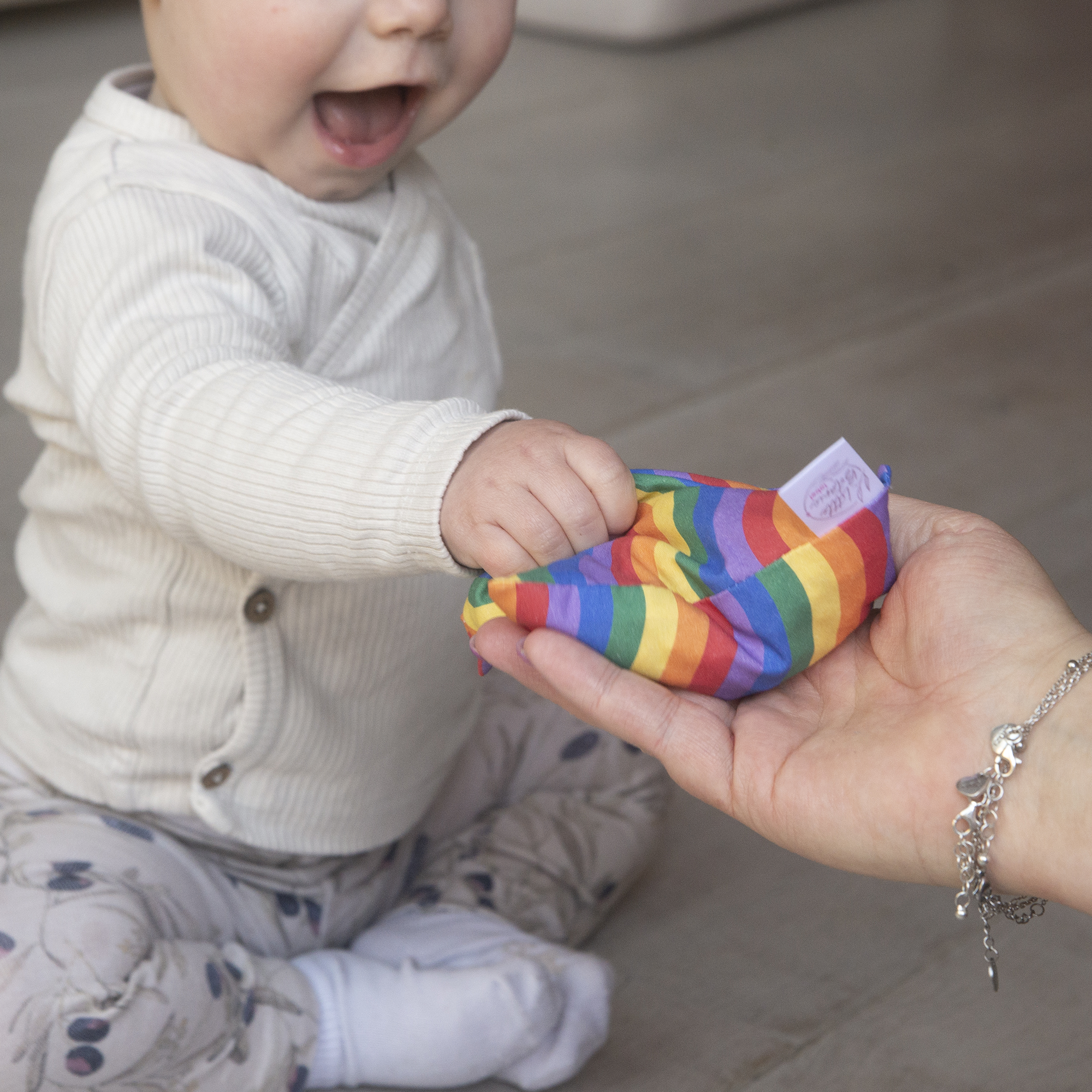 dreumes met regenboog pittenzakje