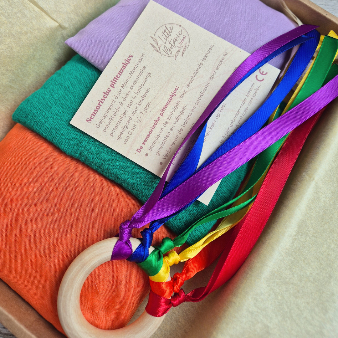 Kraamcadeau met duurzaam speelgoed - Regenboog secundaire kleuren