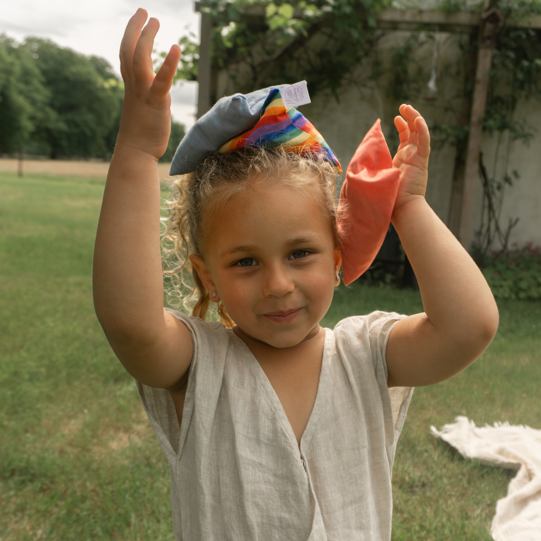 balanceren met regenboog pittenzakjes