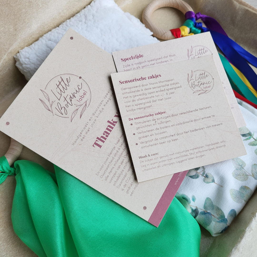 Baby cadeauset groen met duurzaam speelspeelgoed