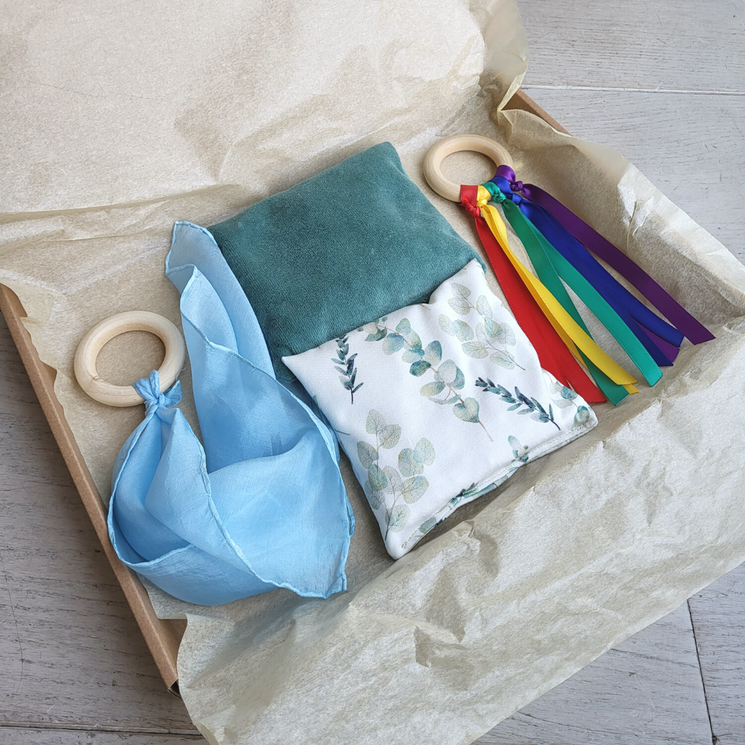 Baby cadeauset blauw met duurzaam speelspeelgoed