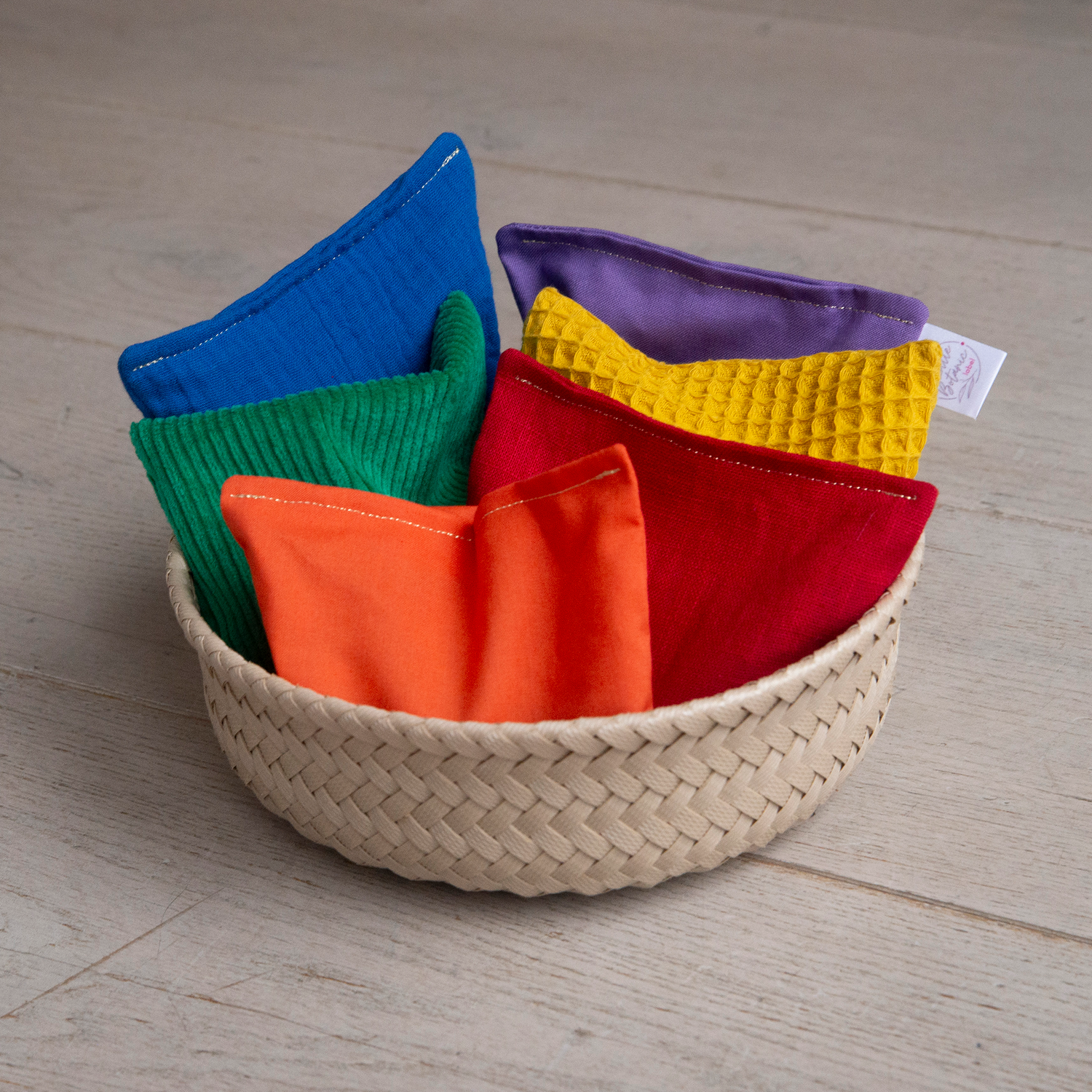 sensorische pittenzakjes in regenboog kleuren, mooi open einde speelgoed