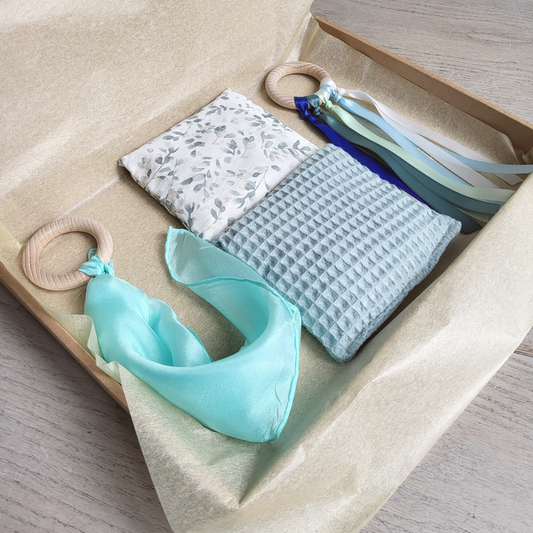 Baby cadeauset mintgroen met duurzaam speelspeelgoed