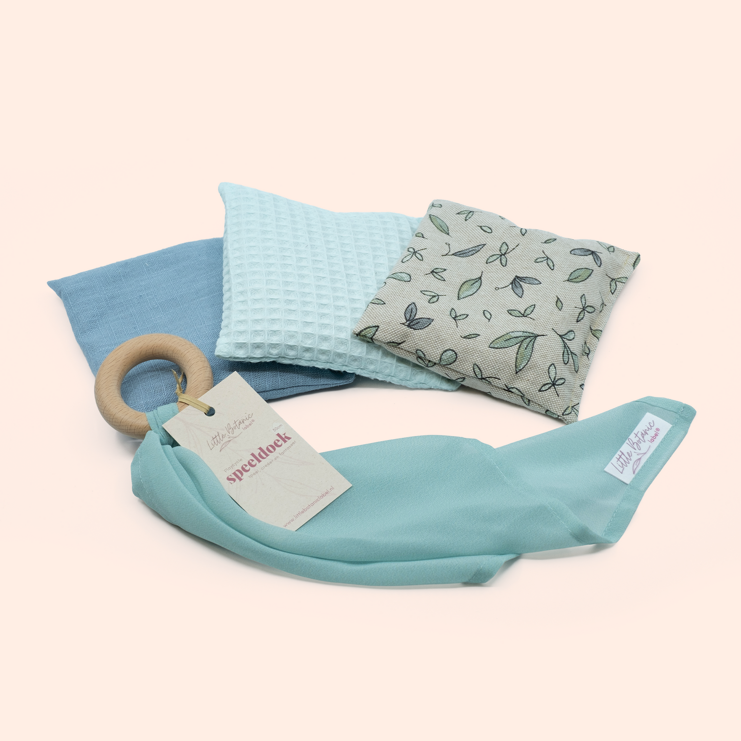 Duurzaam kraamcadeau mintgroen – met pittenzakjes & speeldoek