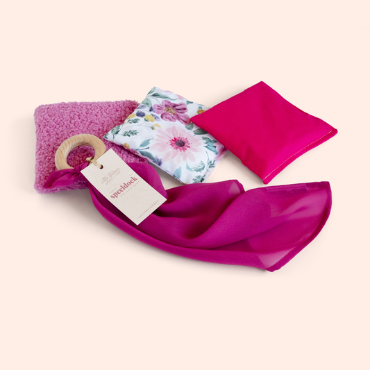 Duurzaam kraamcadeau roze – met pittenzakjes & speeldoek