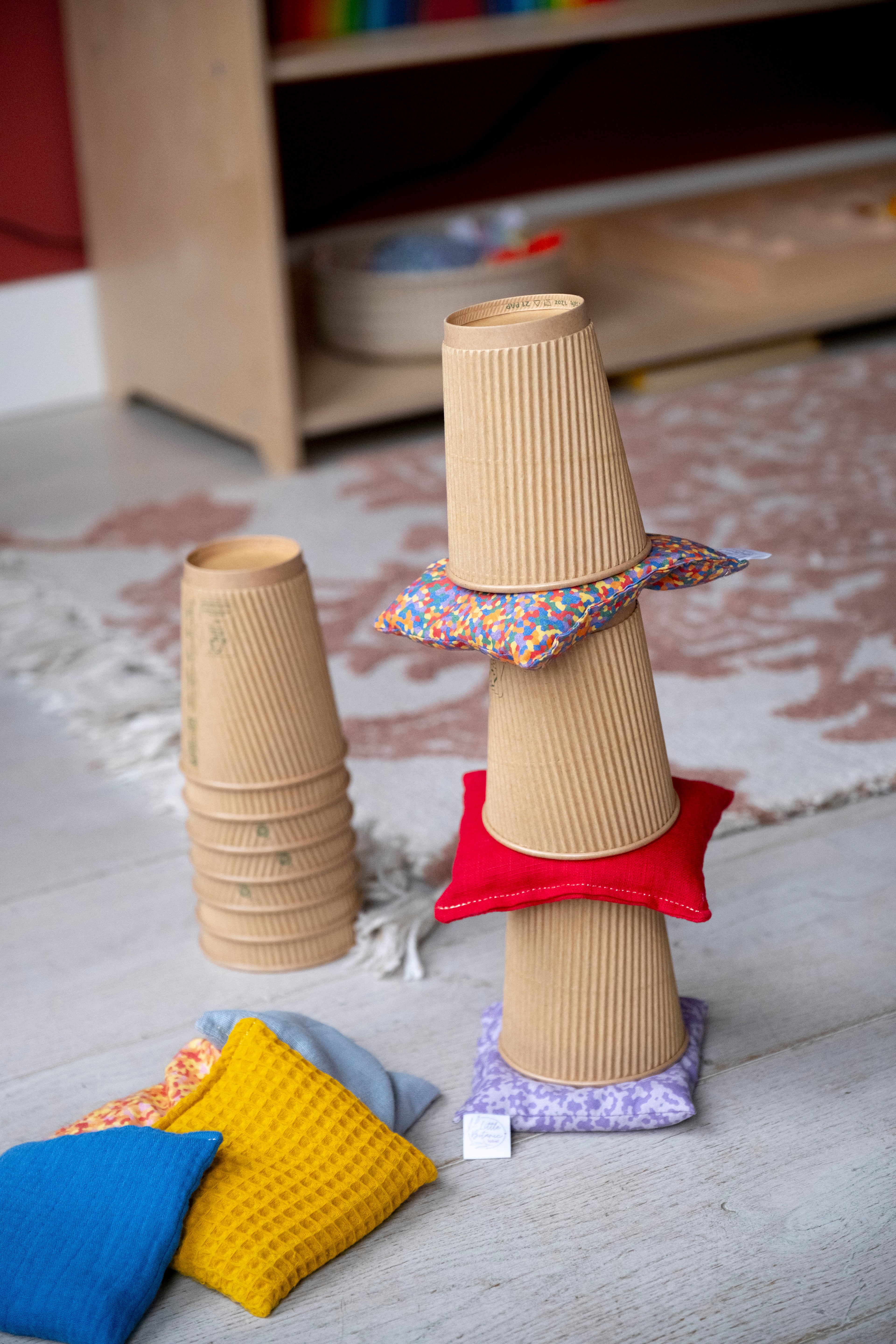 Spelen met montessori materiaal