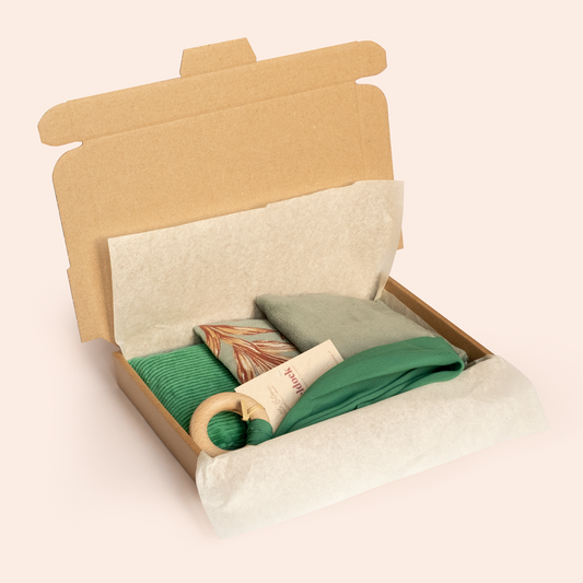 Duurzaam kraamcadeau met handgemaakt speelgoed