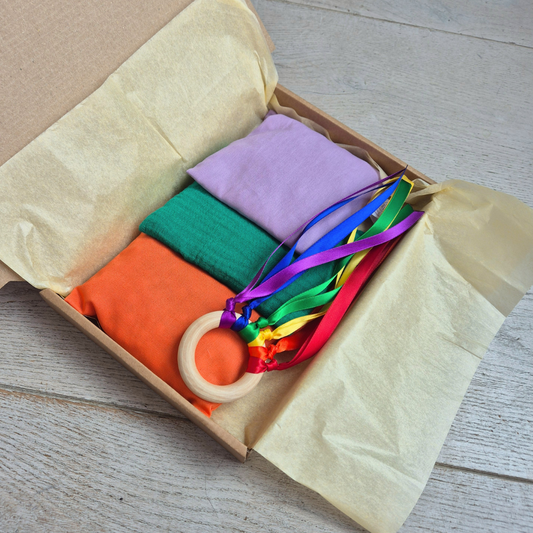 Kraamcadeau met duurzaam speelgoed - Regenboog secundaire kleuren