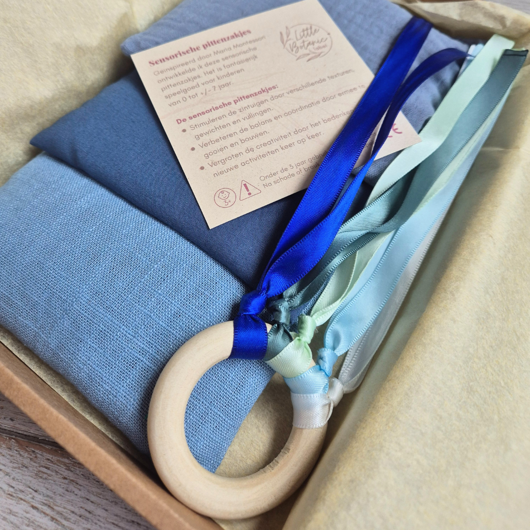 Kraamcadeau met duurzaam speelgoed - Blauw