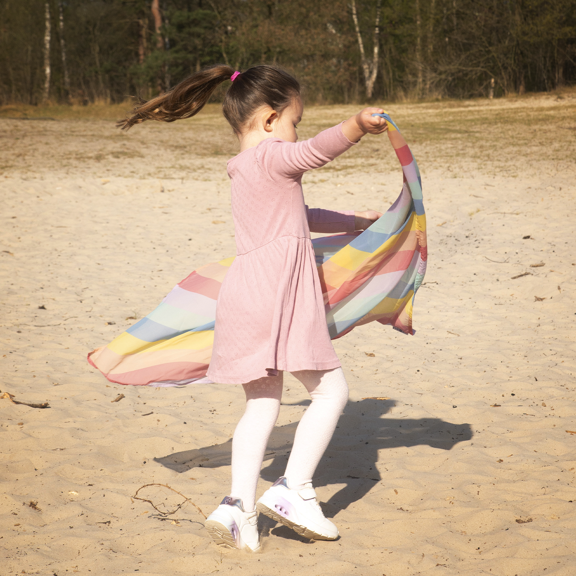 speeldoeken zwieren, zwaaien en dansen. perfect voor actief spel