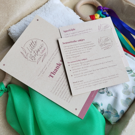 Baby cadeauset groen met duurzaam speelspeelgoed